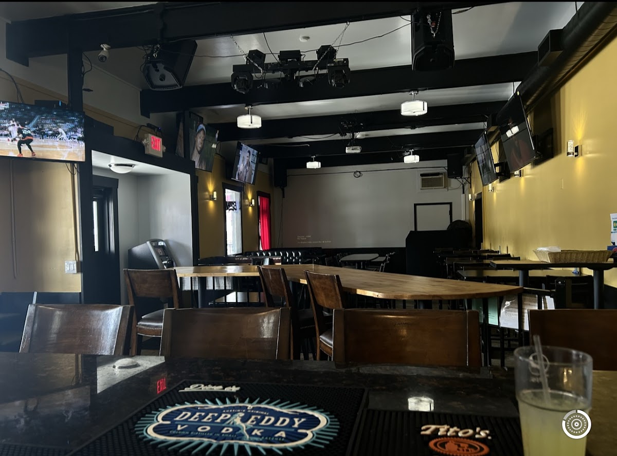 Coco Grill Restaurant & Lounge